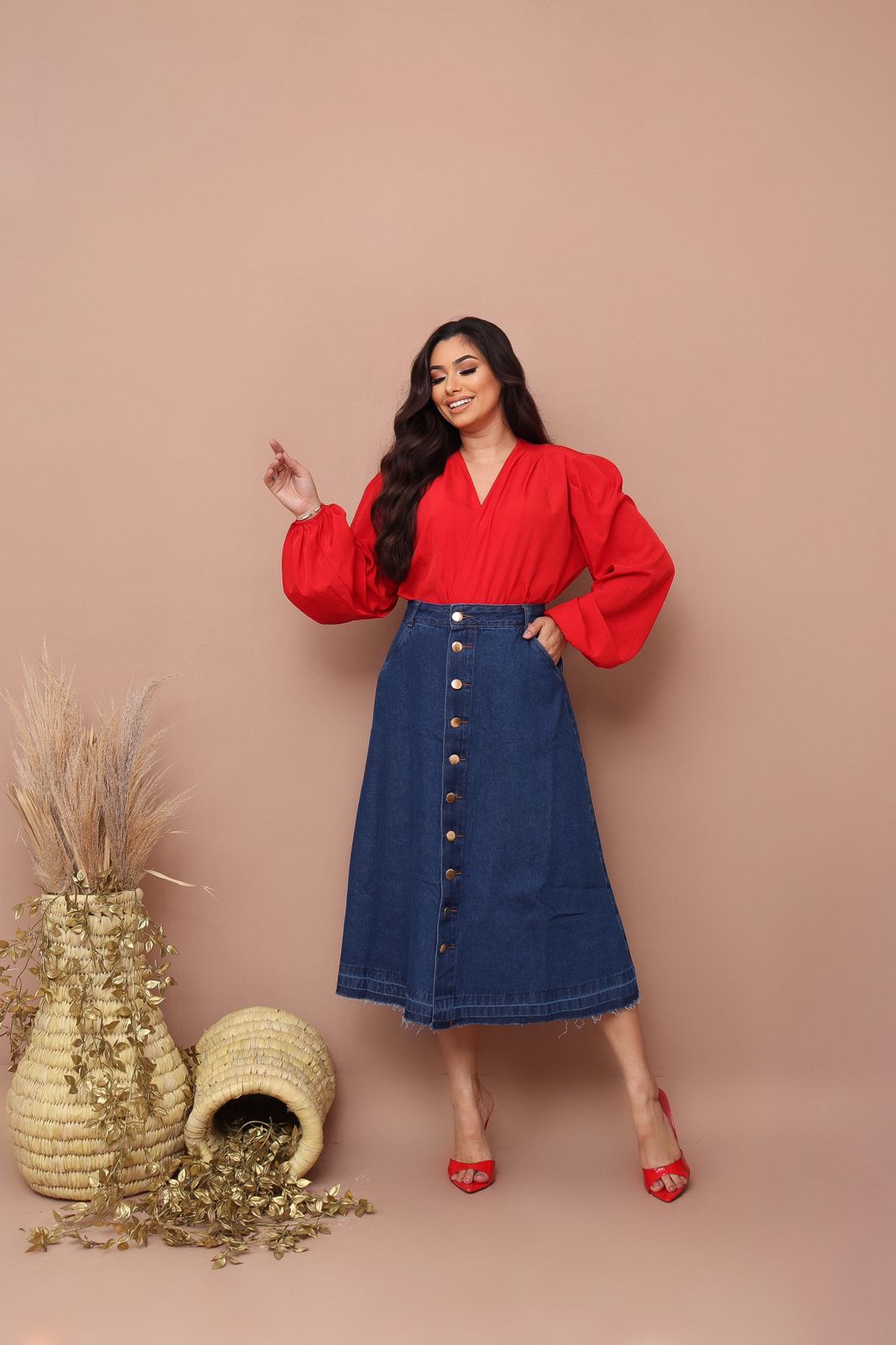 0d412277cb61a0ef43a0ee655d7c1c62.jpg Saia Jeans Cristã Cintura Alta Azul Escuro Com Botões e Bolsos Moda Feminina Evangélica