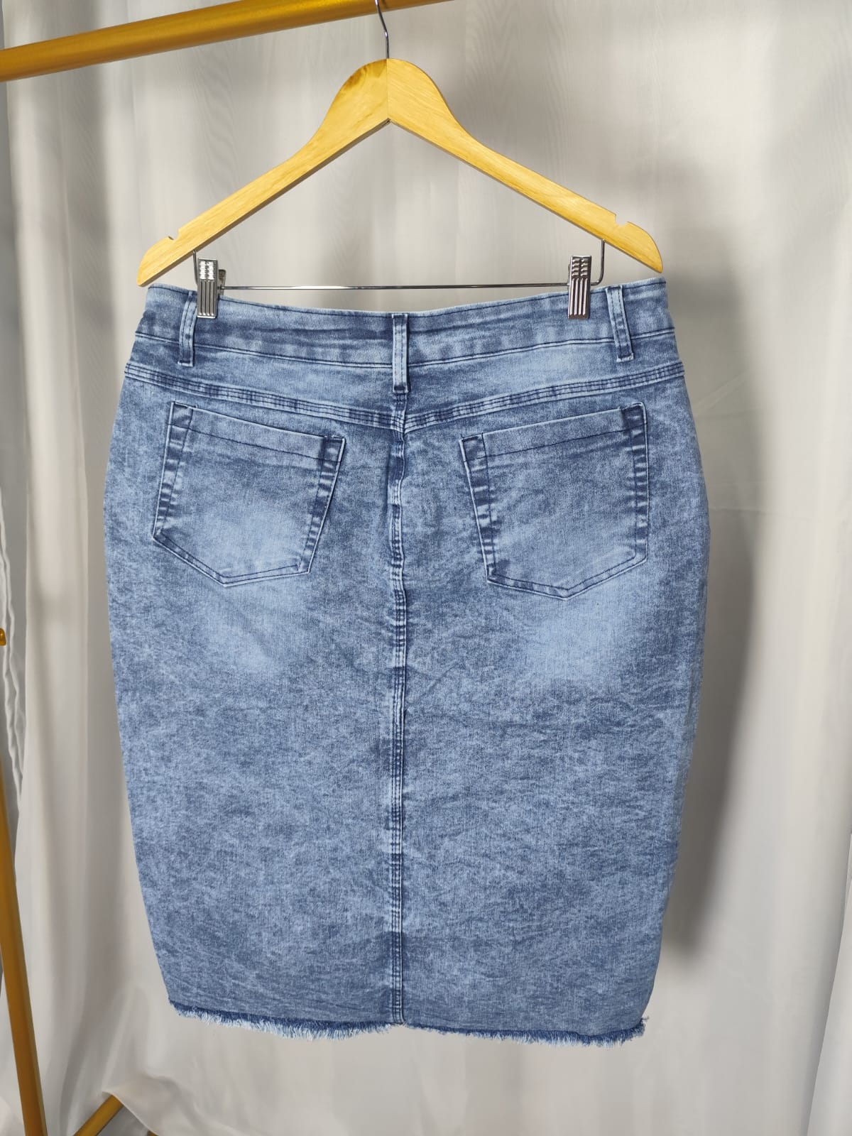 11951eab2af070e7deff432950e36d61.jpg Saia Jeans Marmorizada Feminina Evangélica Estilo Midi Plus Size Com Fenda 50 ao 54 - Imagem 3