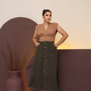 Saia Jeans Longa Verde Militar Toda Lisa Feminina Com Bolsos e Botões Moda Crista Evangélica 100% Jeans