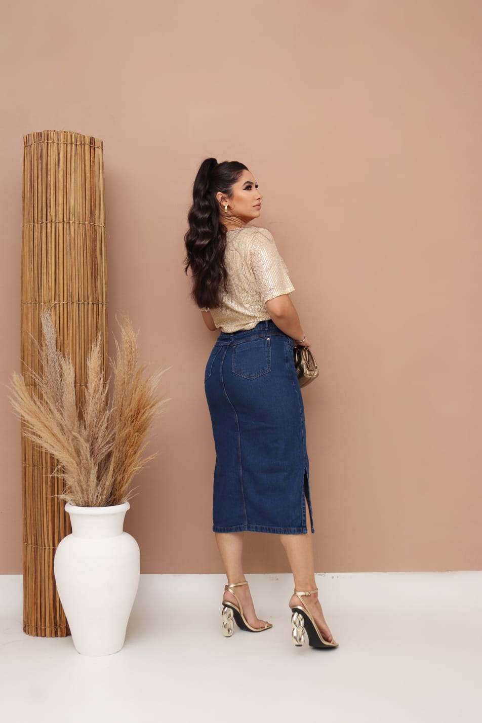 7074cee455fecd4e279b73fcd15f8c88.jpg Saia Jeans Feminina Longa Cintura Alta Com Fenda Midi Evangélica 38 ao 48 Azul Escuro - Imagem 3
