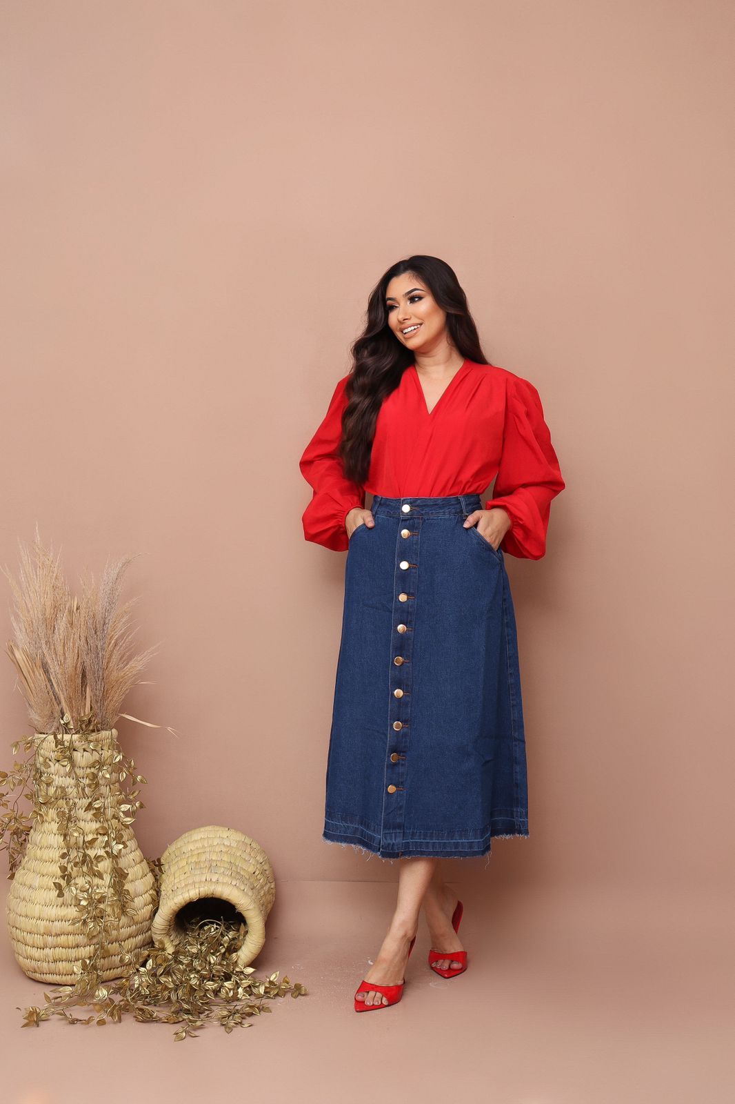 faabe11694a3ab23d277c9cf6faca544.jpg Saia Jeans Cristã Cintura Alta Azul Escuro Com Botões e Bolsos Moda Feminina Evangélica - Imagem 5